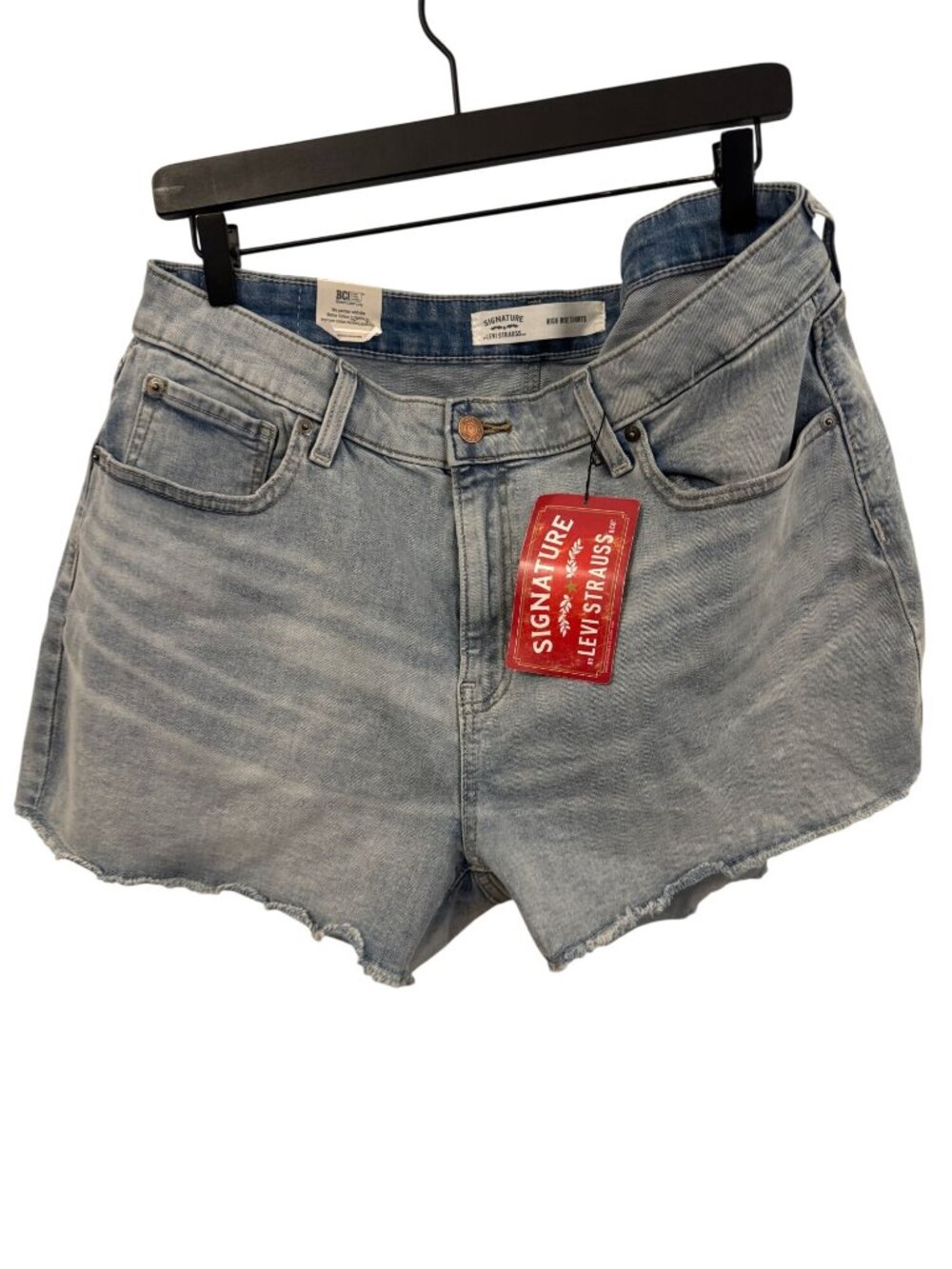 NWT Women's Levi's light blue jean shorts size 33